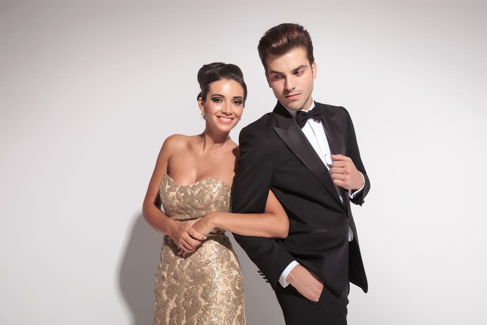 Ținută de Revelion cu smoching și papion